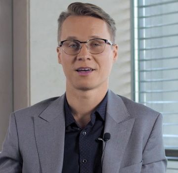 Ministry of Happiness vs. Digital Transformation in Banks